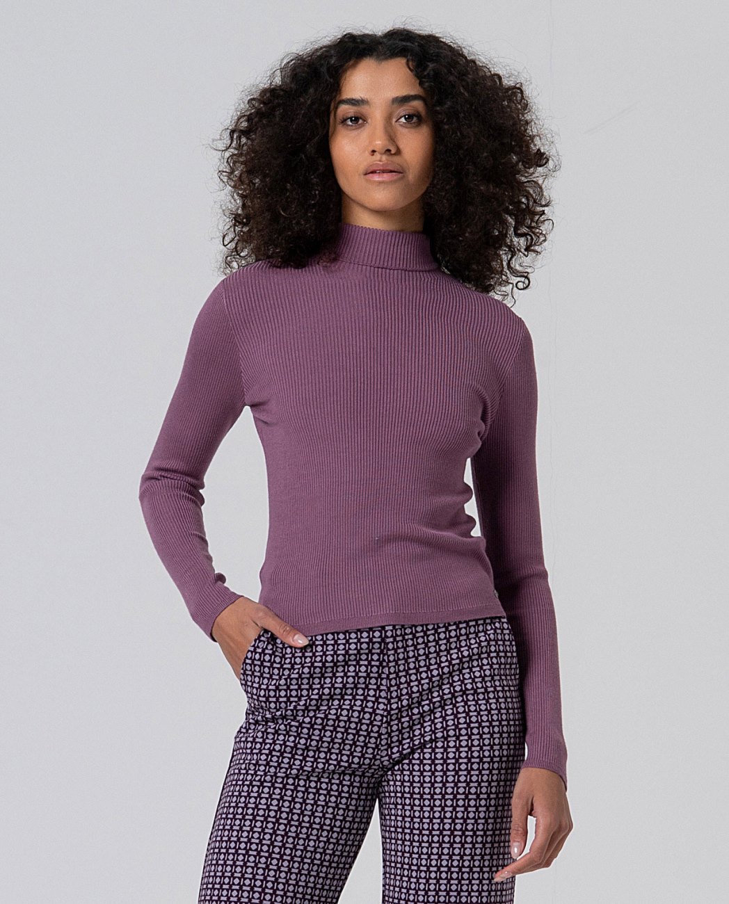 Jersey de canalé con cuello alto