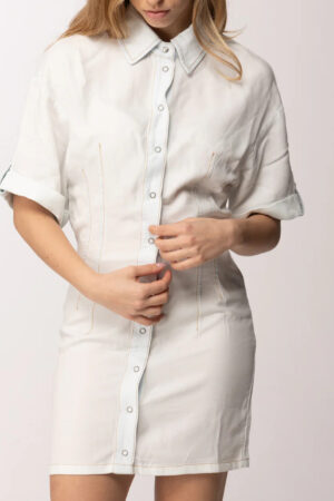 Vestido camisero con costuras