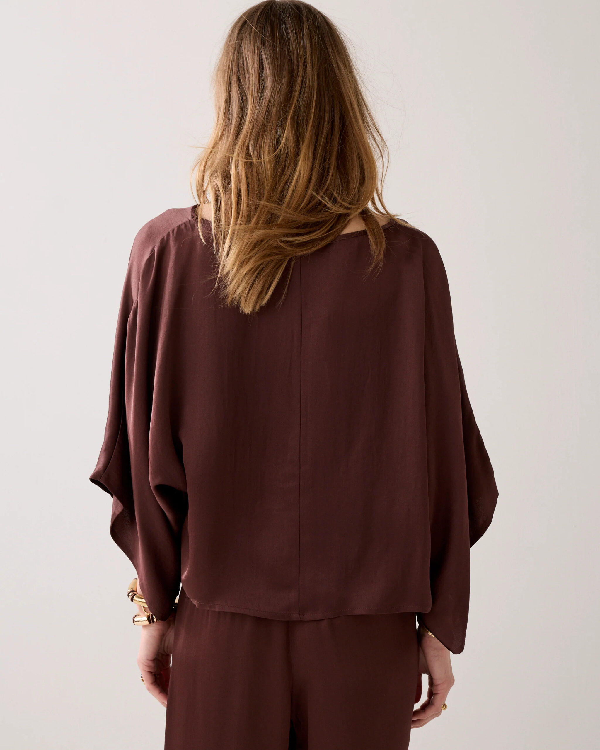 Top sedoso con mangas tipo kimono - Imagen 2