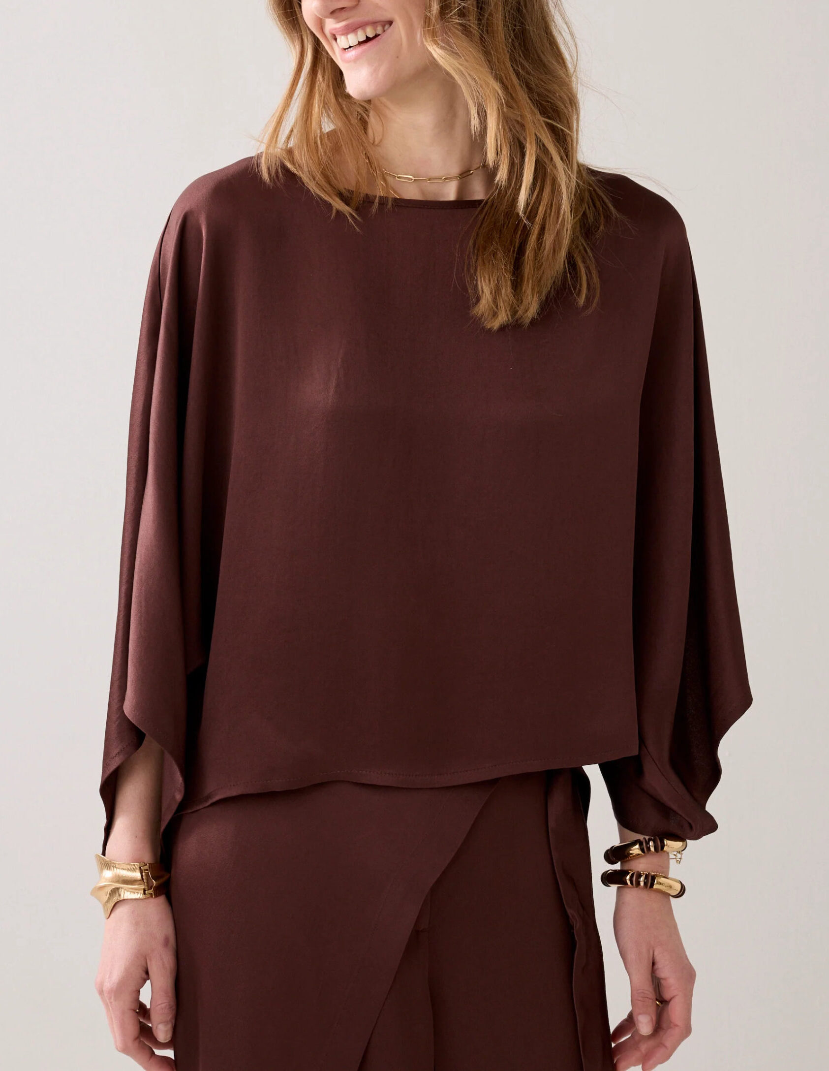 Top sedoso con mangas tipo kimono - Imagen 3