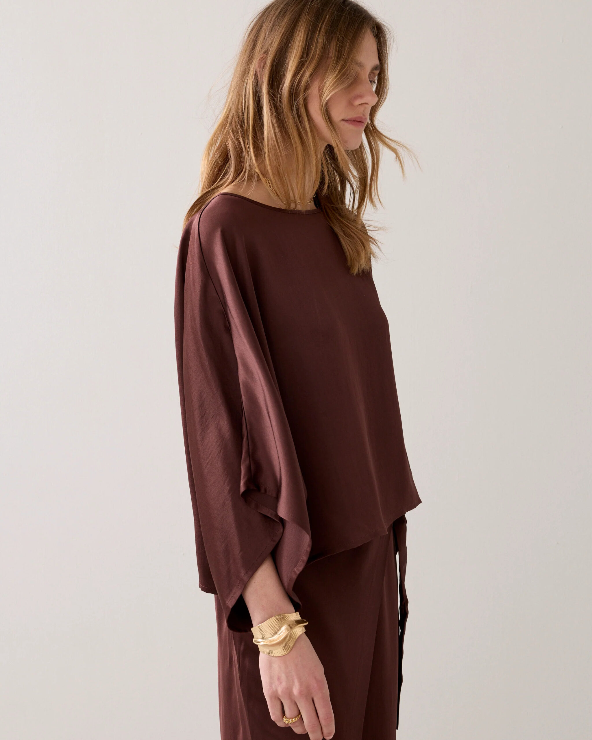 Top sedoso con mangas tipo kimono - Imagen 4