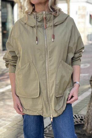 Chaqueta con capucha