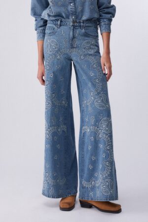 Vaqueros acampanados con bordados