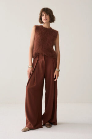 Pantalones anchos con pliegue cruzado