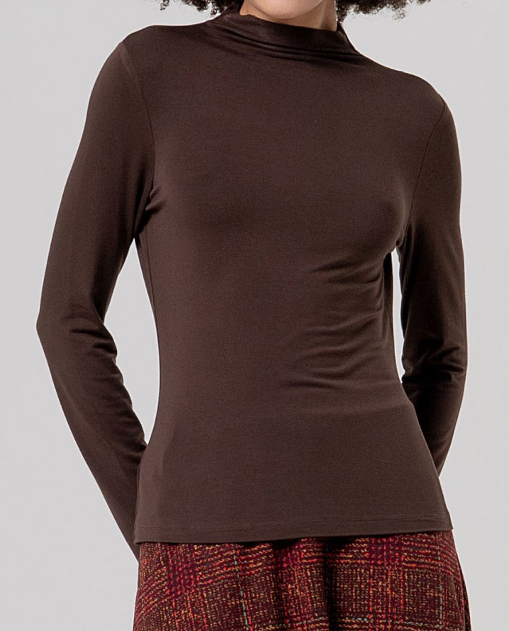 Camiseta cuello alto