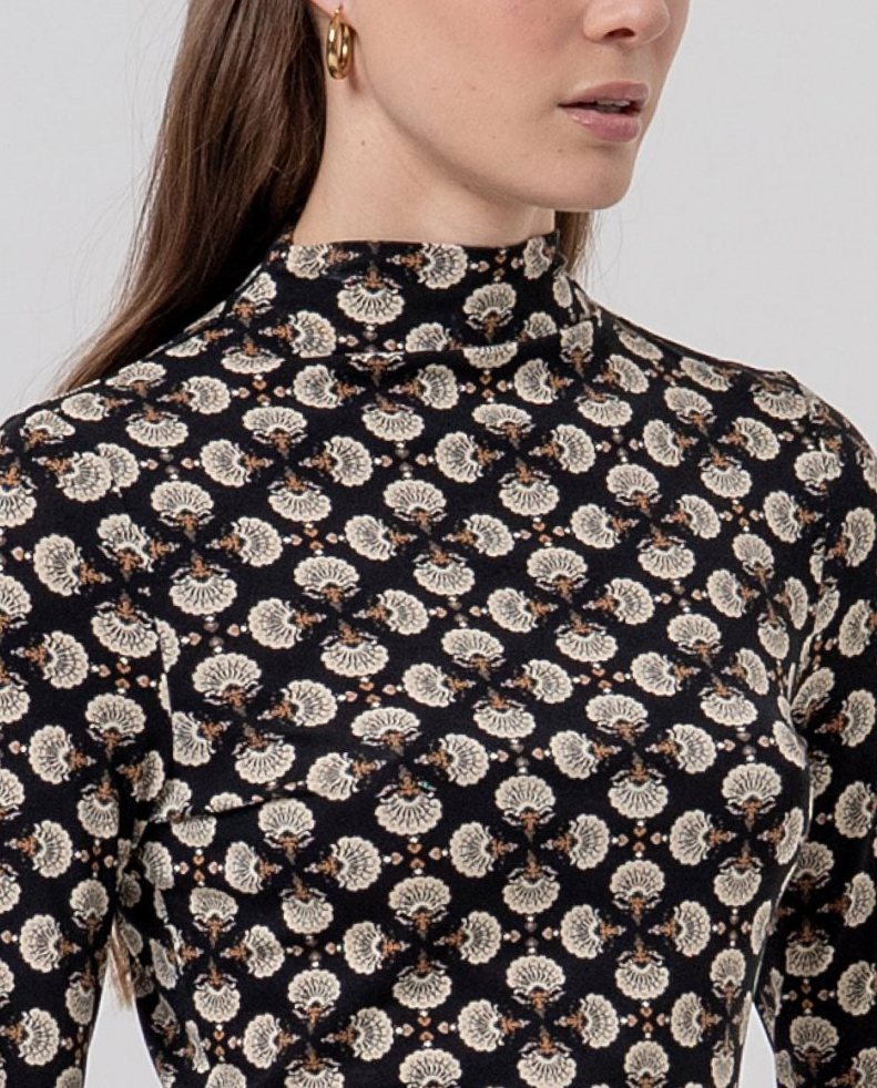 Camiseta cuello alto estampada - Imagen 3