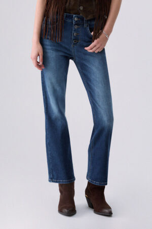Vaqueros bootcut con botones de joya