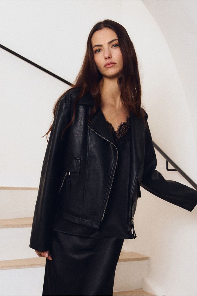 Chaqueta motera con cuello y solapa