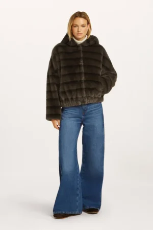 Chaqueta con capucha