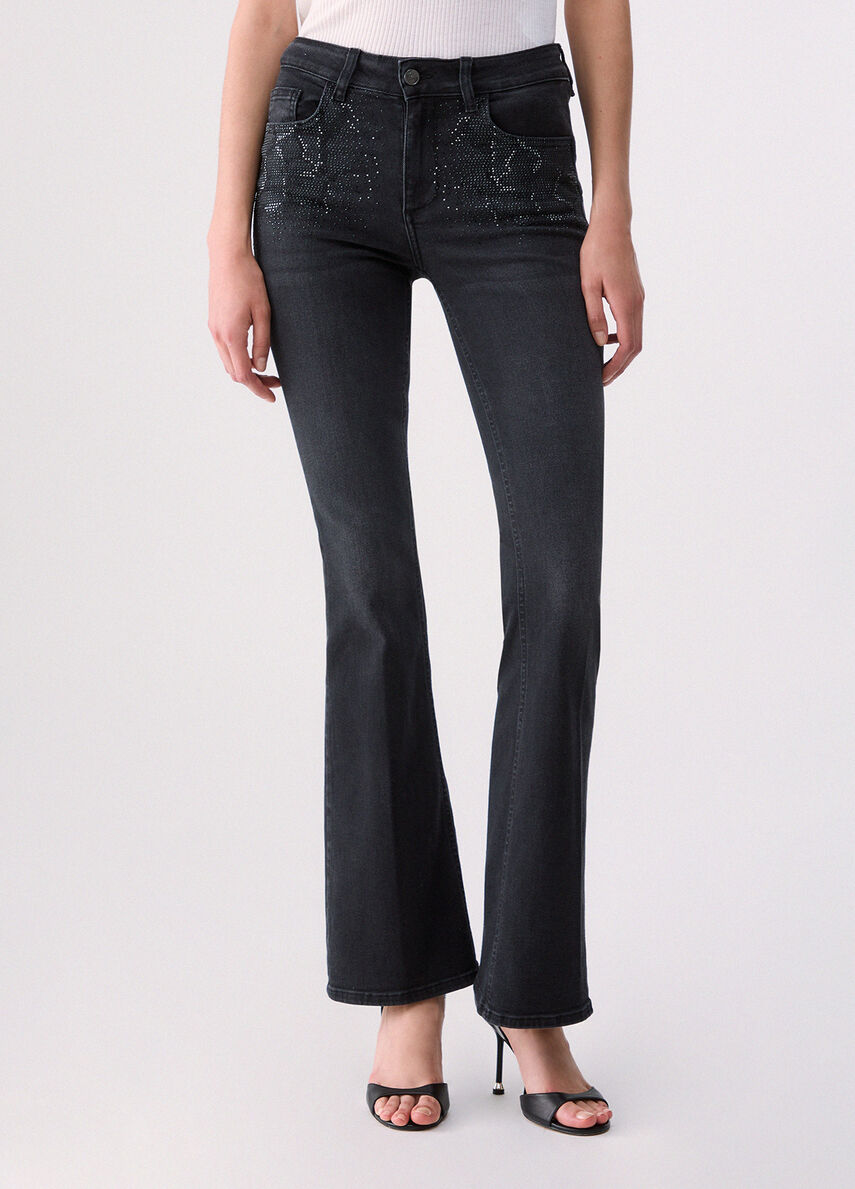 Vaqueros de campana con strass